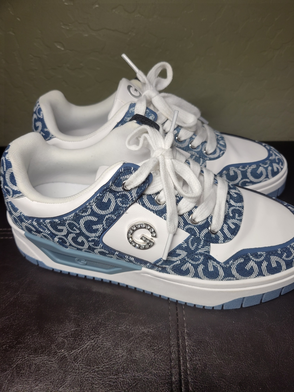 GUESS GBG GG Harina 2 Fashion SneakersWomens Size 9 - Picture 2 of 9